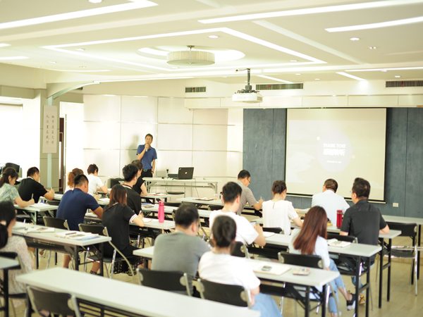 建設(shè)監(jiān)理和建衡造價共同組織召開上半年工作總結(jié)大會